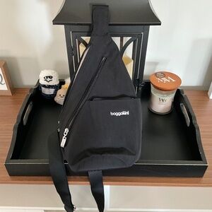 Black Baggallini crossbody.